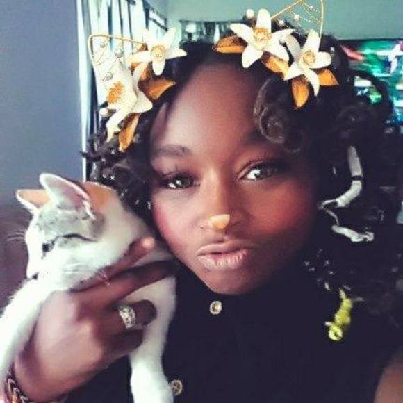 Meet your Posher, Antoinette - Picture 1 of 1